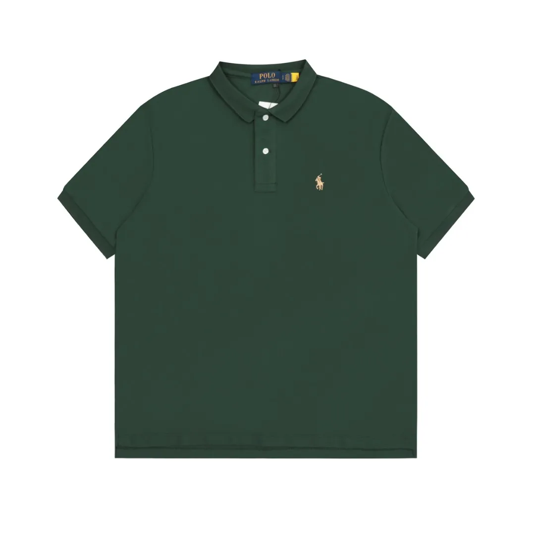 🅿️152 "Top quality" Style number: DS001# (not off the shelves all year round) [Ralph Lauren classic pony embroidered lapel POLO short sleeves] ✅Ralph Lauren Ralph Lauren classic basic versatile POLO short sleeves ✅Main supply platform live broadcast Wholesale entities will be replenished when out of stock Not removed from the shelves ✅ZP quality 1:1 version Scan the code to enter the GF website Z cabinet quality ✅Detailed quality The only one in Guangzhou Imported pique fabrics Mainly high-end, cost-effective and good quality. Needless to say, the version is restored to the original version. The maximum size can be worn up to 210 pounds. Loose, comfortable and stress-free. ✅Wear for work and life. Suitable for various occasions. A must-have recommendation for couples. Size: